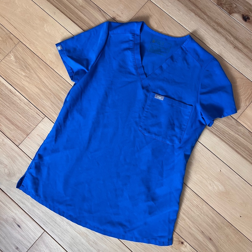 Women’s Figs scrub top